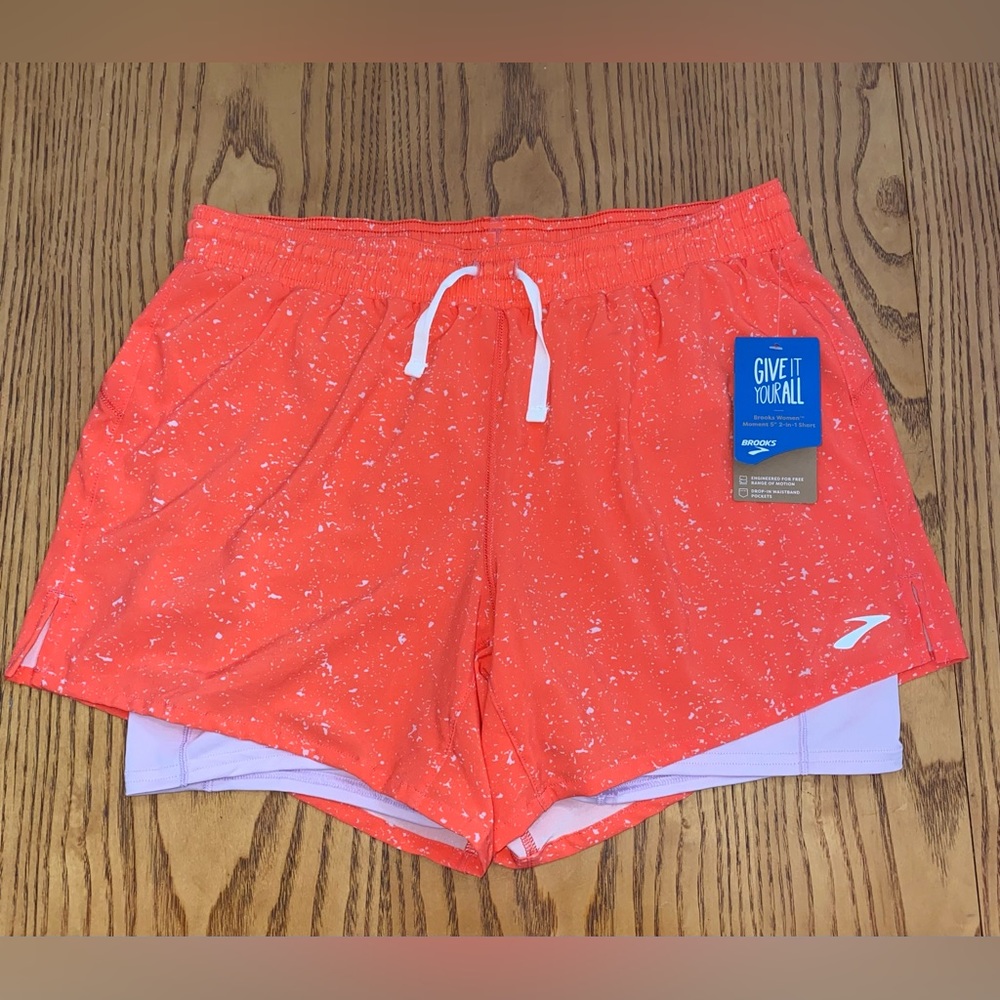 BROOKS WOMEN MOMENT 5” 2-IN-1 SHORT